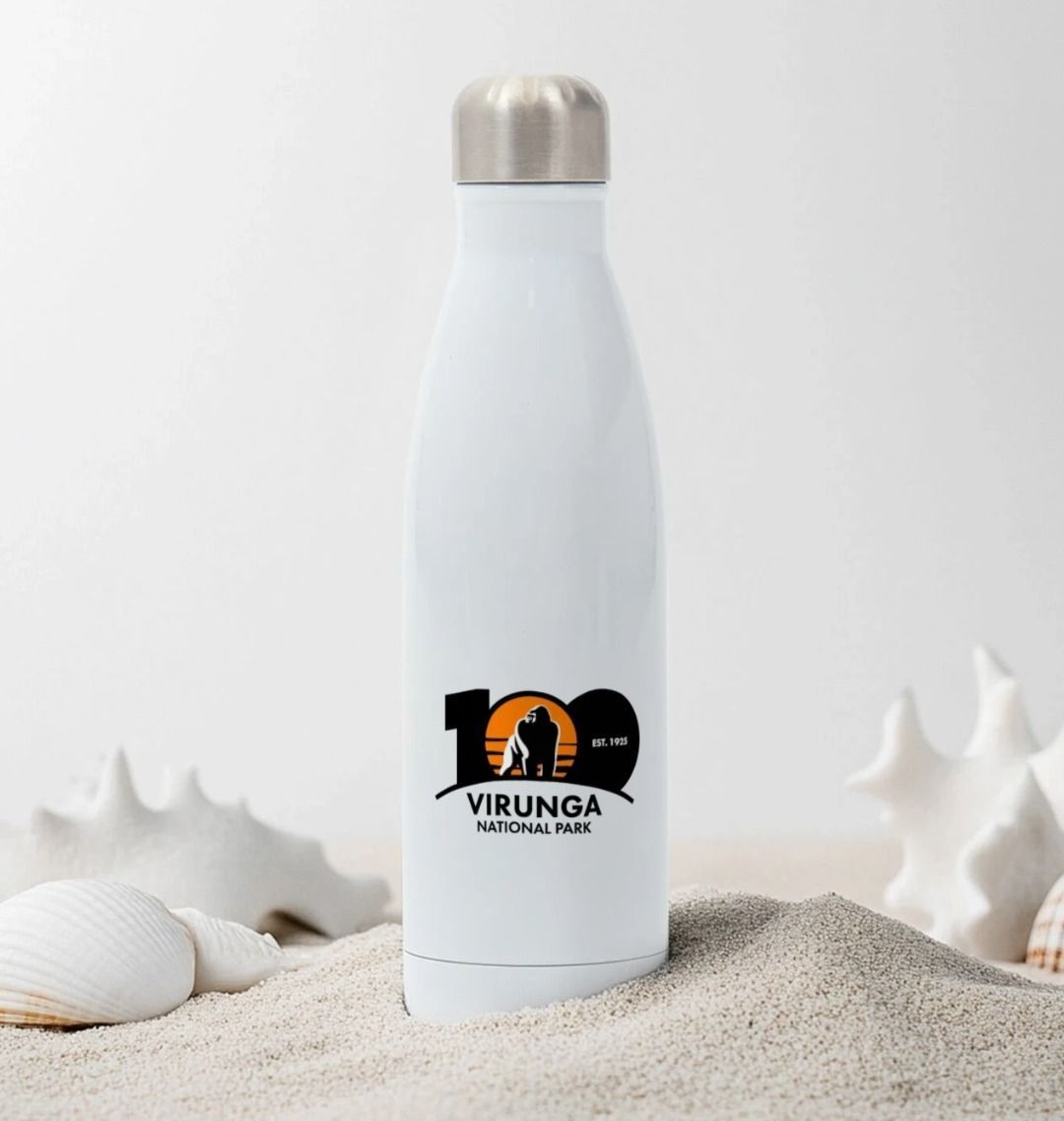 White insulated Virunga 100 bottle on a sandy background